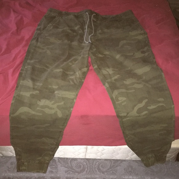 Camouflage Aeropostale Joggers - Picture 1 of 2
